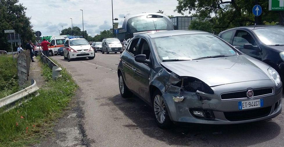 Incidente sulla via Emilia Portata in ospedale una donna