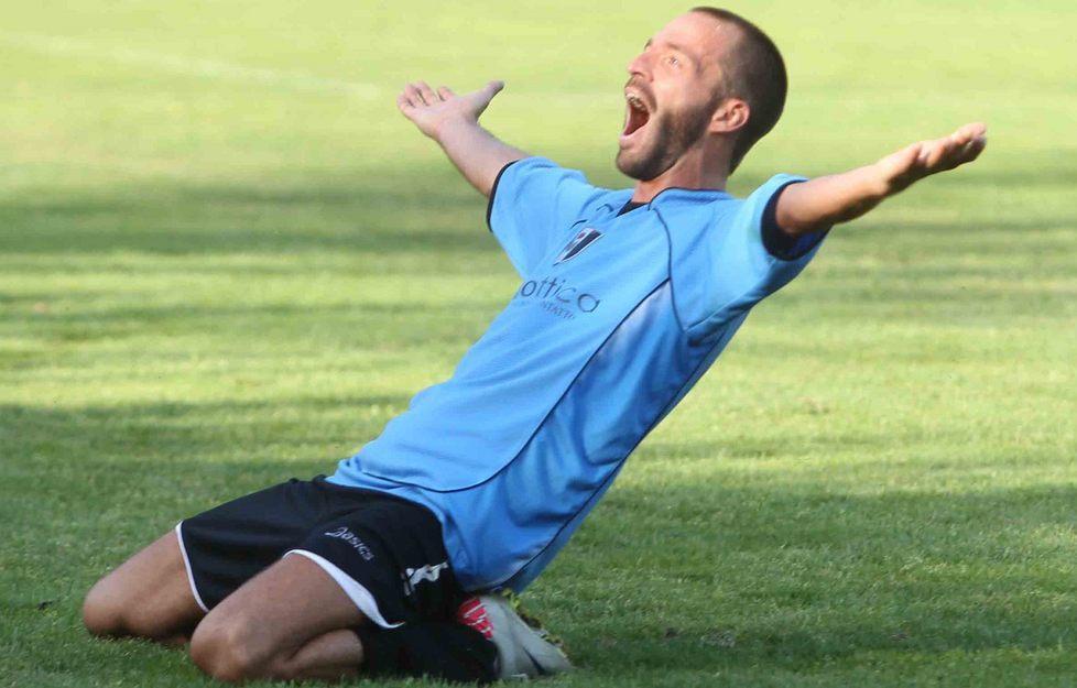Felina, l’arbitro dimentica i cartellini negli spogliatoi 