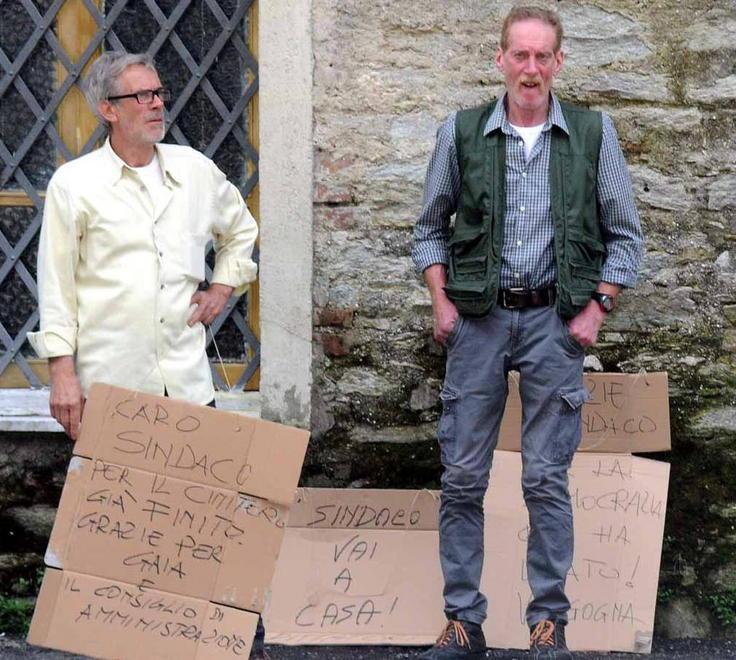 “Grazie per le buche”: a Forno va in scena la protesta silenziosa 