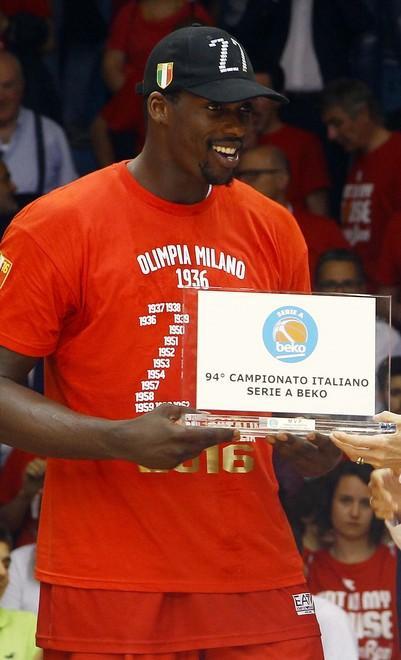 Lo scudetto passa da Sassari a Milano Reggio, nuovo incubo 