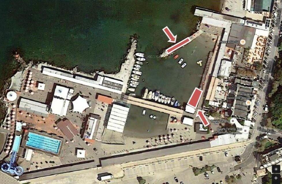 In rosso le zone di libera balneazione ai bagni Tirreno