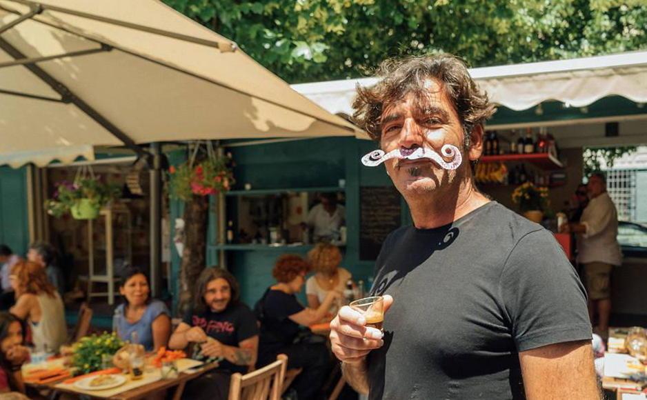 Bobo Rondelli con i "baffi-tentacoli" del cacciucco-pride