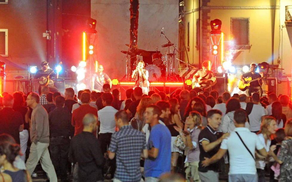 Ballo, street food e cabaret Ecco la Notte Bianca 