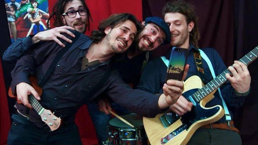 Il folk dei Bifolchi inaugura il festival Onda su Onda