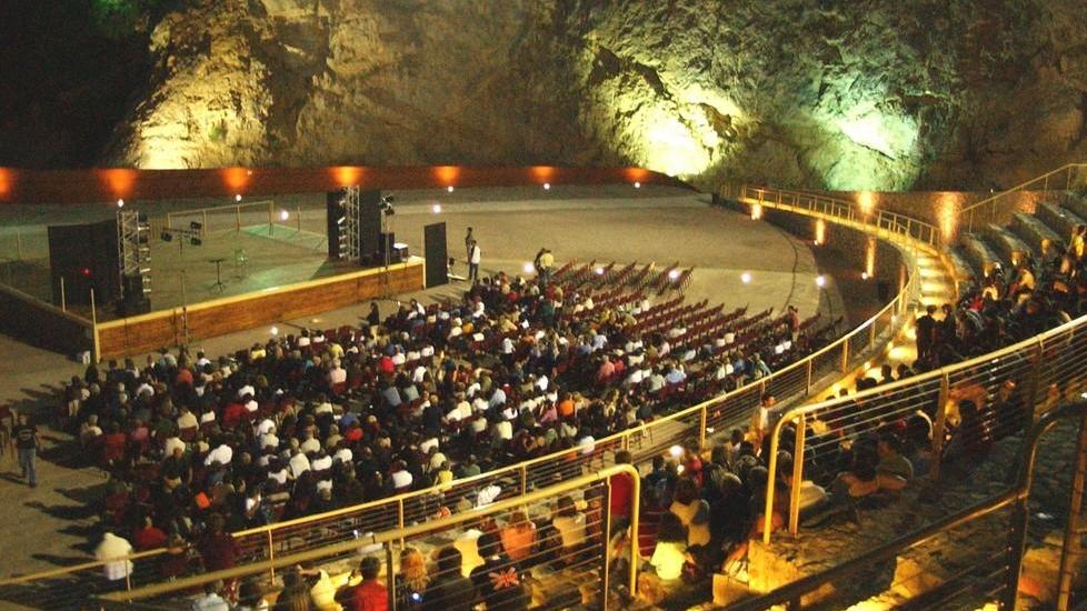 Teatro delle rocce: è caccia allo sponsor