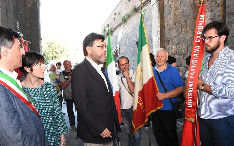 Omaggio ai caduti e canti popolari 