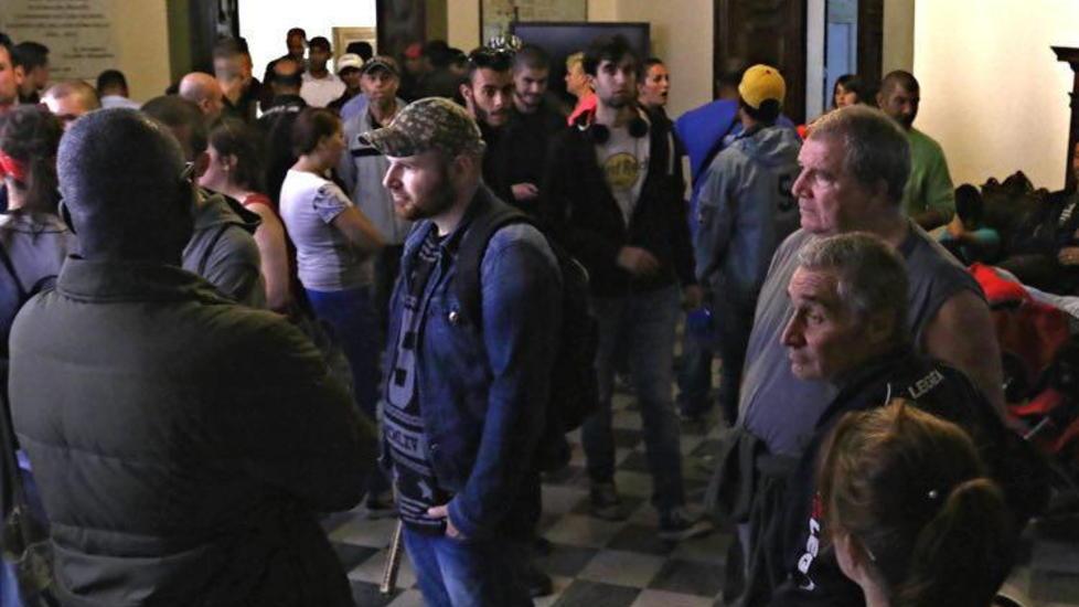 Irruzione dei senza casa in Municipio