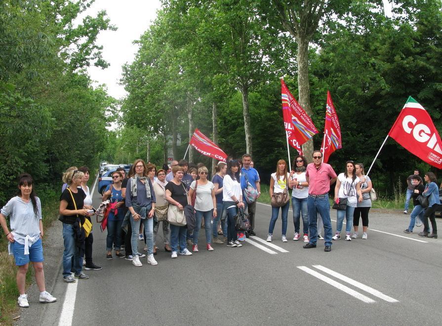 Carpi «Senza lavoro nè tutele»: il dramma di 80 lavoratori di Coen e Arb2