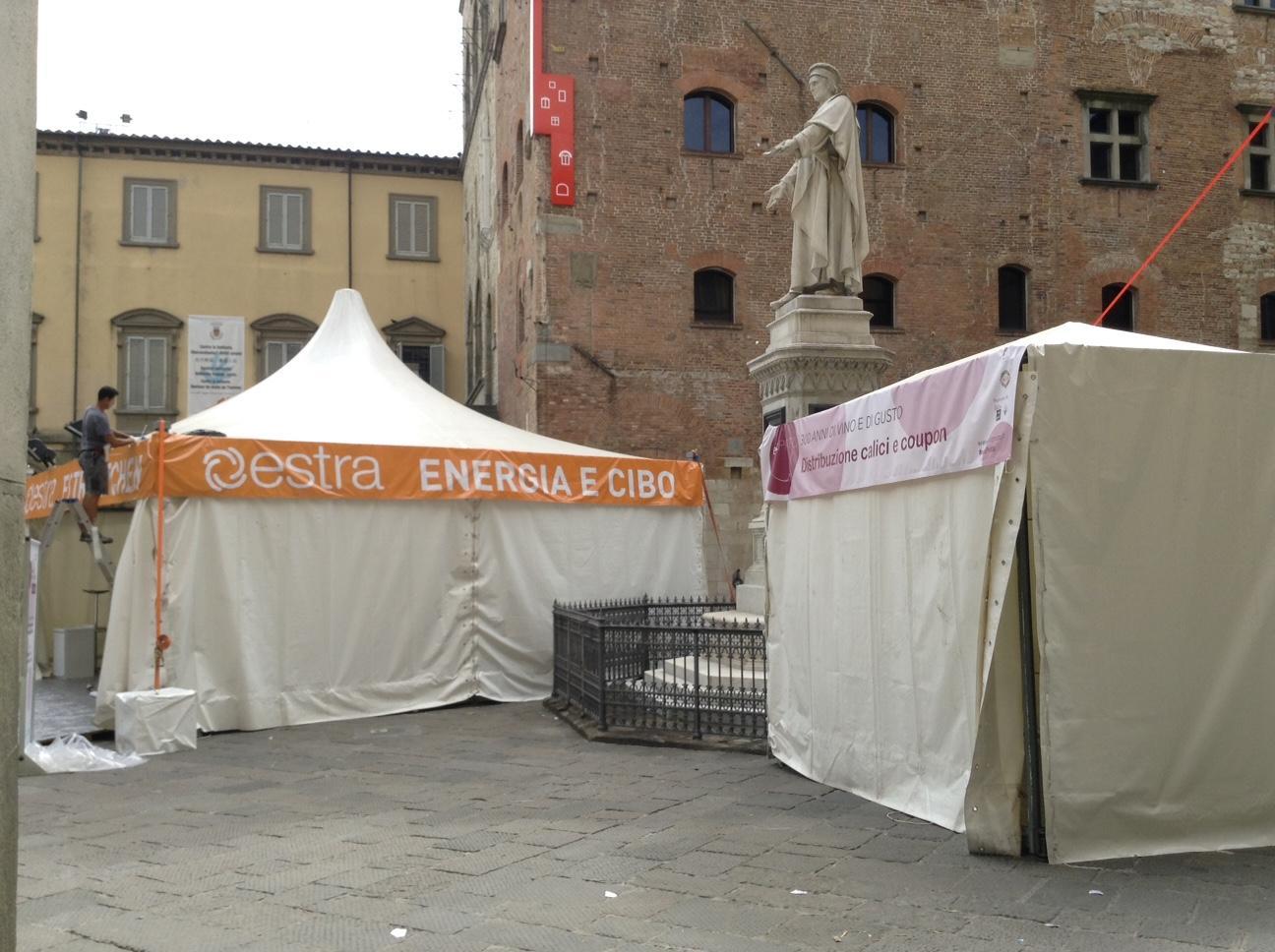 I tendoni che assediano piazza del Comune