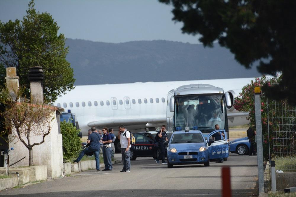 L'arrivo dei migranti al Costa Smeralda