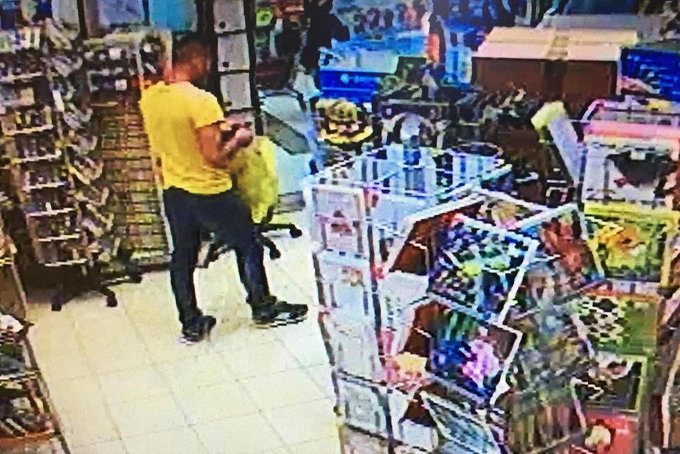 Derubata all’uscita dal supermercato