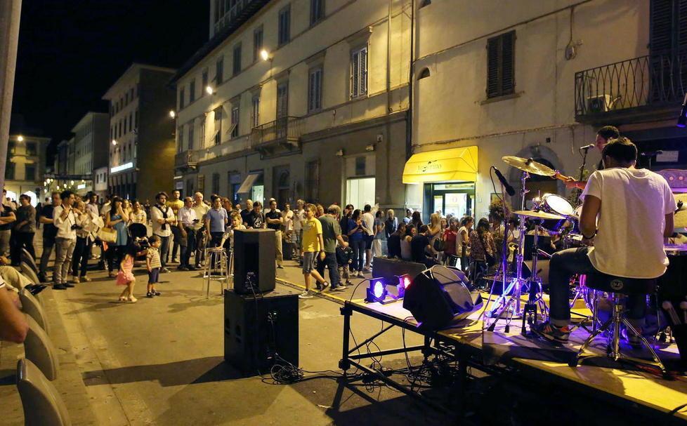 Luglio, torna la voglia di aprire il martedì 