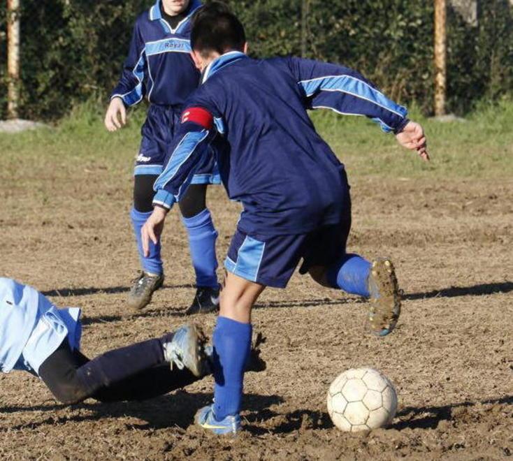 Fa giocare due squalificati: società caccia l’allenatore 
