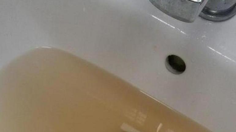 Ancora acqua sporca dai rubinetti di Piano di Mommio
