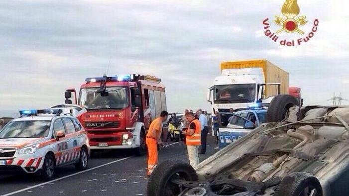 Automobilista ferito sbalzato dal mezzo finisce all’ospedale