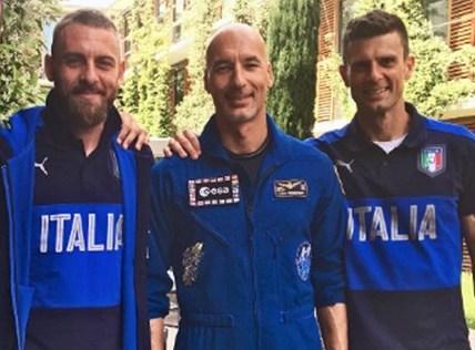 L’astronauta Parmitano lancia in orbita gli azzurri