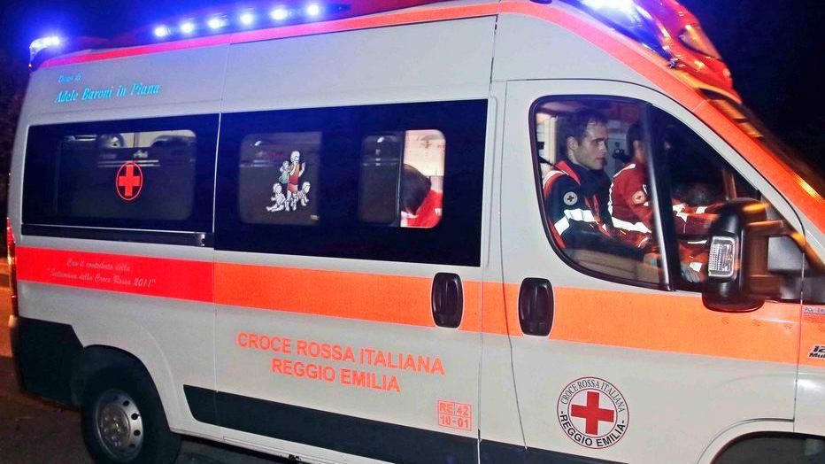 Camioncino travolge ciclista a Taneto, un ferito grave