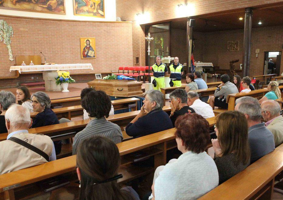 Una folla commossa per l’addio a Umberto Guidetti