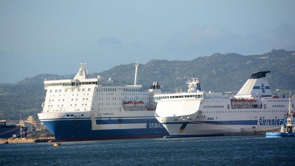 Traghetti in porto a Olbia