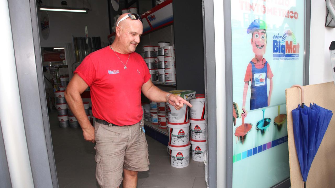La porta forzata dai ladri