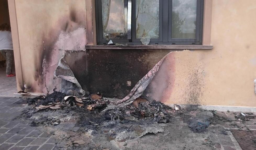 Le telecamere potrebbero inchiodare l’incendiario