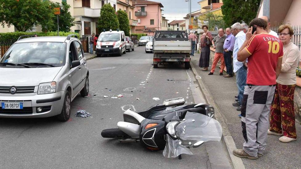 Grave dopo lo scontro con due auto
