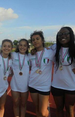 Volano le cadette cecinesi della 4x100 
