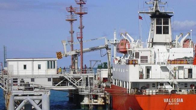 Toscana a sinistra sul rigassificatore: «Dannoso e inutile»