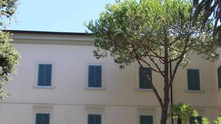 No al ripetitore per i telefoni cellulari a Villa Bertelli