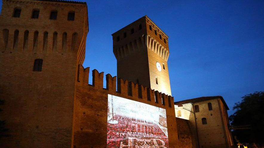 La storia di re Artù rivive sulle mura del castello