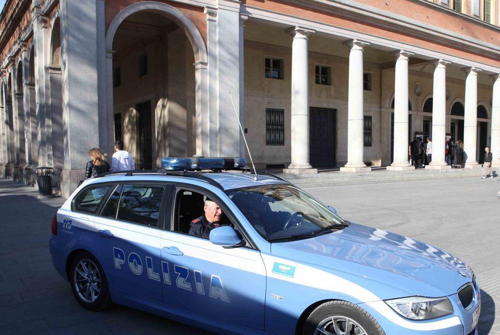 Passaggi continui delle volanti e un presidio fisso dei vigili