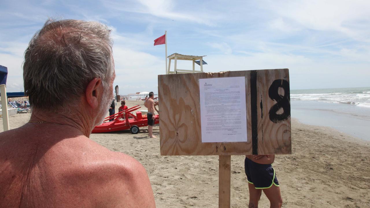 Il divieto di balneazione a Fiumetto