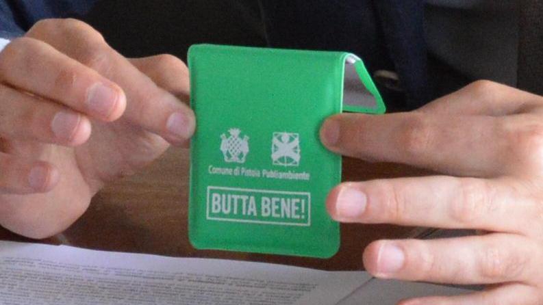 Un posacenere portatile come quelli che verranno distribuiti in città