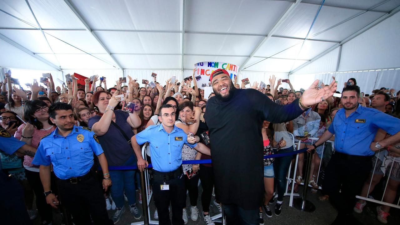 Sylvestre a Grandemilia durante l'incontro con i fan
