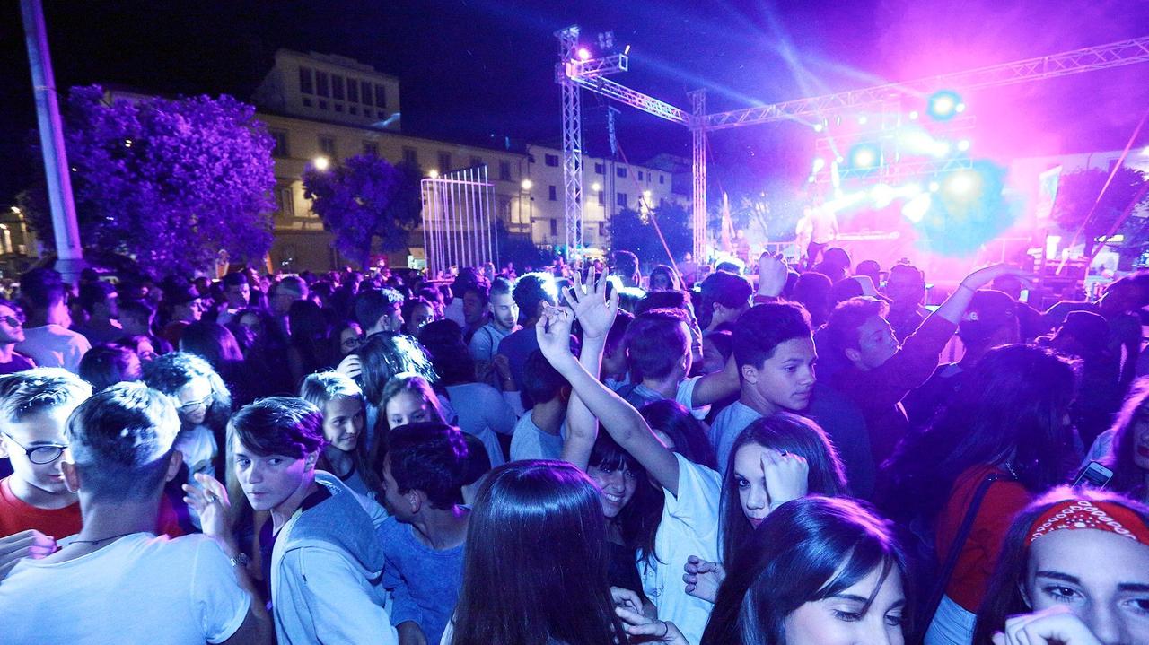 Piazza della Vittoria gremita (Foto Agenzia Carlo Sestini)
