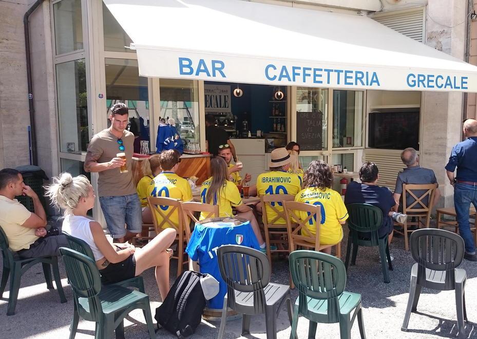 Al bar Grecale sul Molo il “covo” dei tifosi svedesi