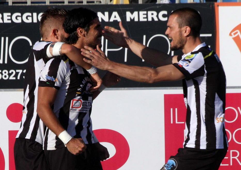 Il Viareggio a valanga nel derby coi romagnoli 