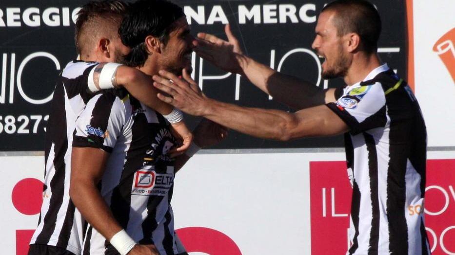 Il Viareggio a valanga nel derby coi romagnoli