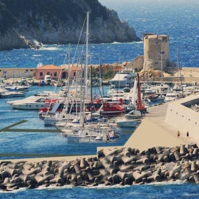 No alle ville di Lacona e al porto di Marciana