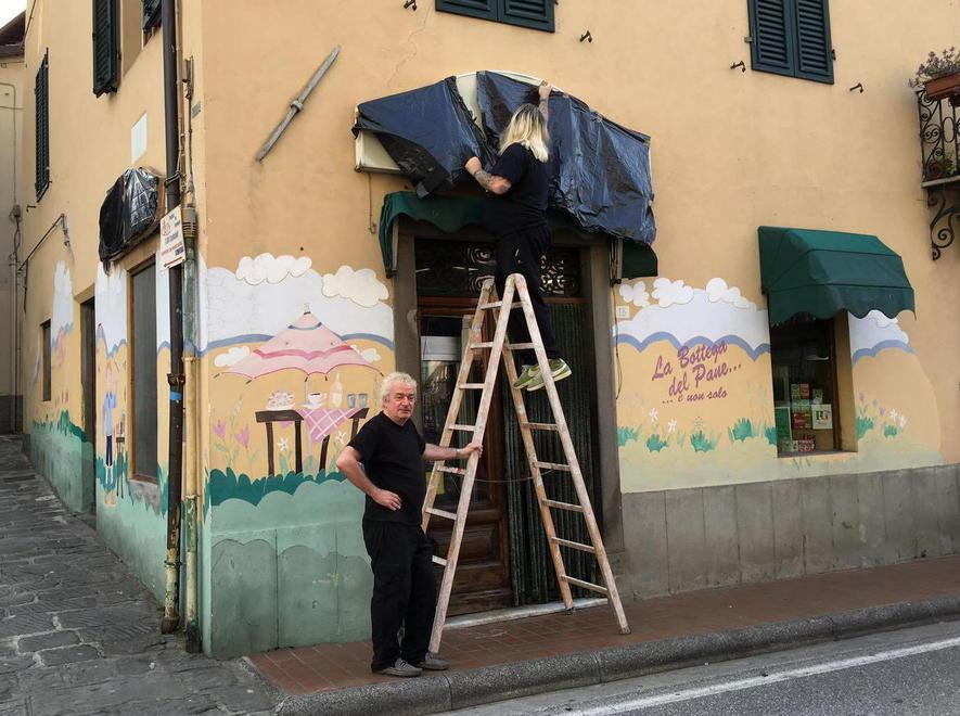 Insegne, un mese di stop alle sanzioni 