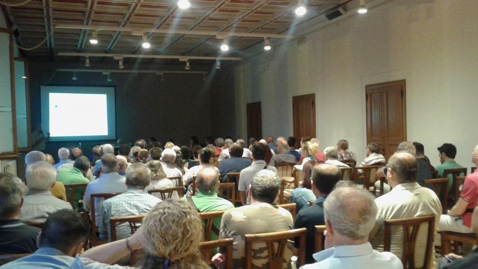 Scuola in vendita, scoppia rivolta