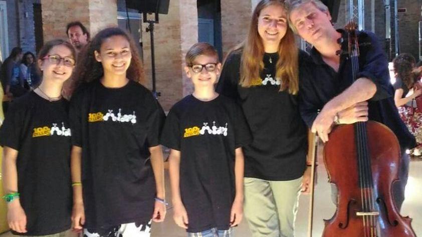 Anche quattro giovani reggiani suonano alla “Cento Cellos”
