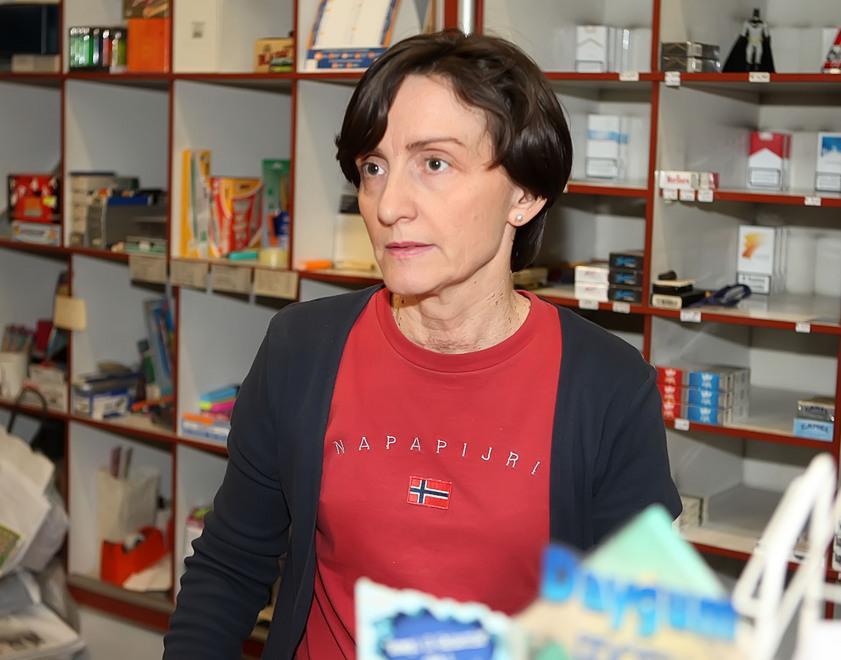 Reggio Emilia, reagisce al rapinatore: tabaccaia ferita 