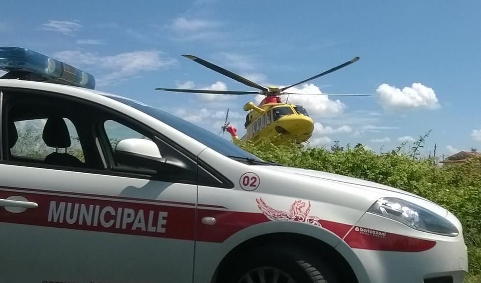 Bambina beve candeggina: la madre la salva