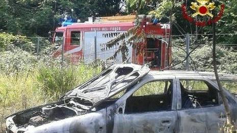 Un’altra auto in fiamme in via del Porcile