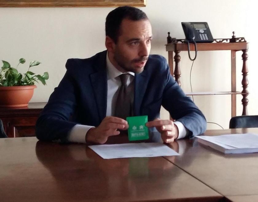 Pulizia, via al maxi-piano 7.000 posacenere portatili 