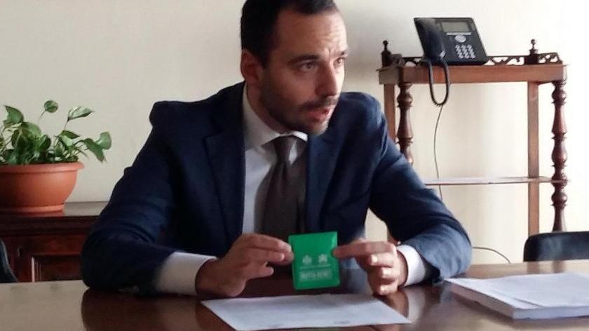 Pulizia, via al maxi-piano 7.000 posacenere portatili