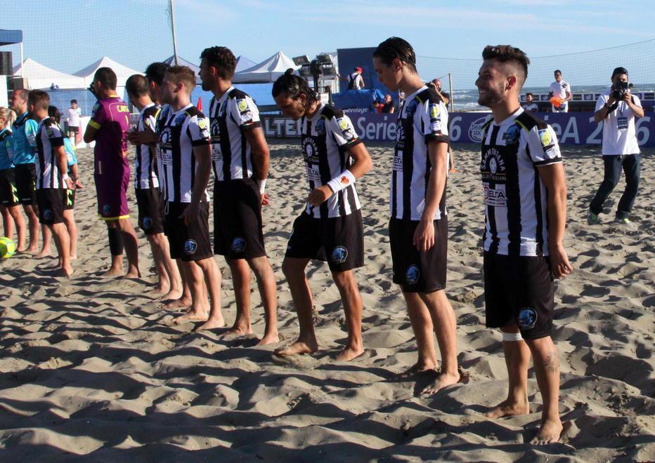 Nella goleada bianconera ne fa due anche il portiere 