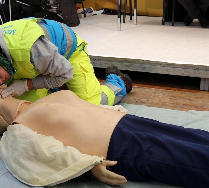 A Forno tre defibrillatori coi risparmi dei grillini 