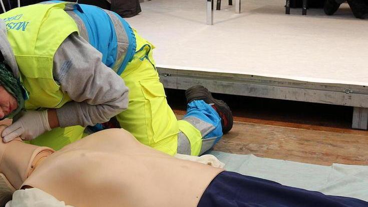 A Forno tre defibrillatori coi risparmi dei grillini